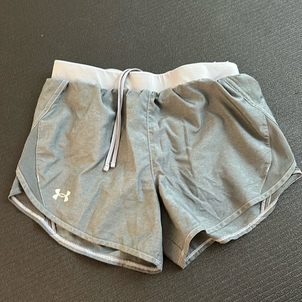 COPY - Fly By 2.0 Under Armour shorts in small, dark grey